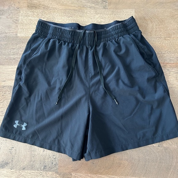 Under Armour Men's Black Shorts Size M - Picture 1 of 6
